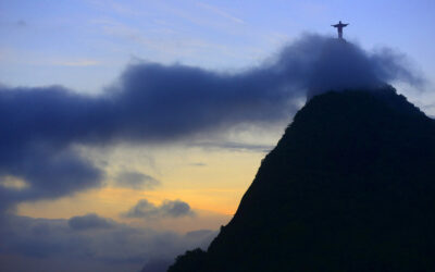 Quand le Christ Rédempteur de Rio s’avance sur les nuages