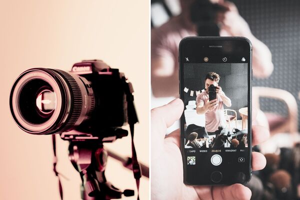 un appareil photo et un smartphone